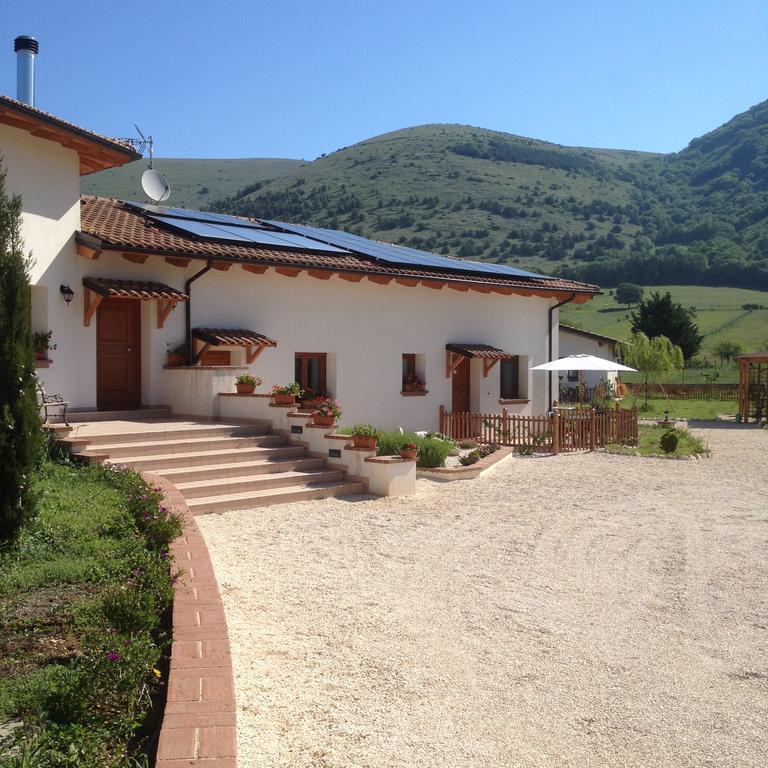 Bed and Breakfast La Collina Di Peppino Trasacco Екстер'єр фото