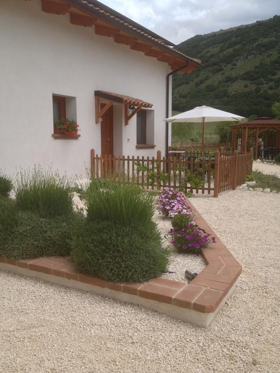 Bed and Breakfast La Collina Di Peppino Trasacco Екстер'єр фото